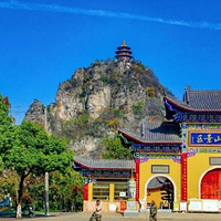 鸡笼山半月湖风景区