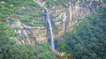 卢崖瀑布风景区