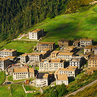 亚丁村