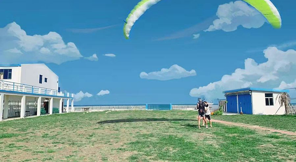 双月湾滑翔伞基地