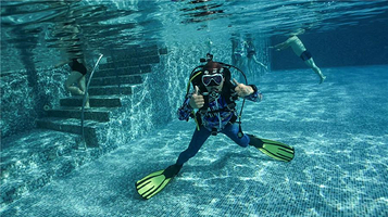 山西体育中心-游泳馆京沙潜水俱乐部