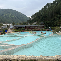 十万大山布透温泉