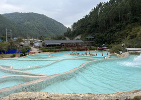 十万大山布透温泉