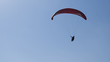 湖北三峡橙谷滑翔伞基地