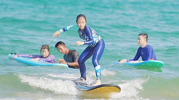 完美大海陆地冲浪滑板馆
