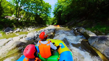 越龙山大峡谷漂流