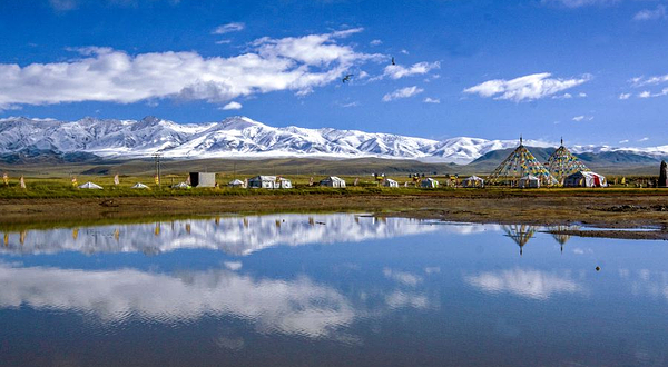 青海倒淌河景区