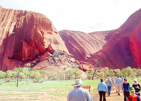 乌鲁鲁卡塔丘塔文化中心