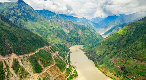 丽宁十八弯观景台