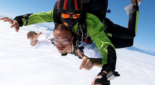 蓝色气流跳伞基地
