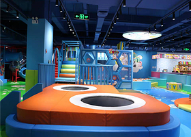 咘隆家族儿童乐园(凯旋广场店)