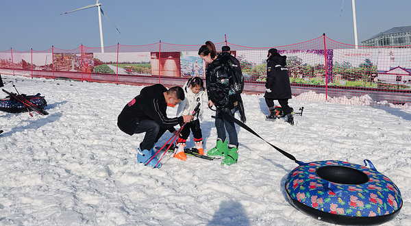 金湖荷花荡滑雪场