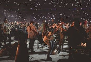 英国曼彻斯特 · Rockin' 1000 演唱会