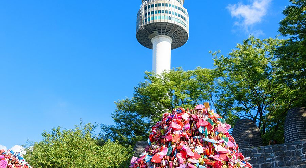N首尔塔爱情锁墙