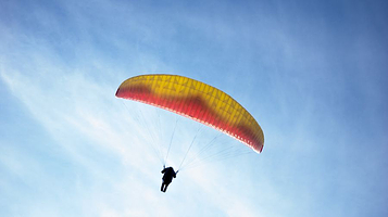 翼翔滑翔伞运动训练基地