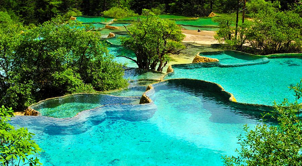 黄龙国家重点风景名胜区-争艳池