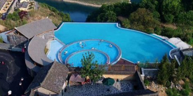 竹山无边界温泉泳池