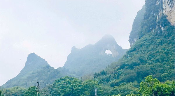 阳朔月亮山风景区