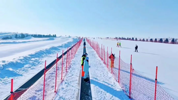 呼兰河口湿地冰雪世界城堡滑雪场