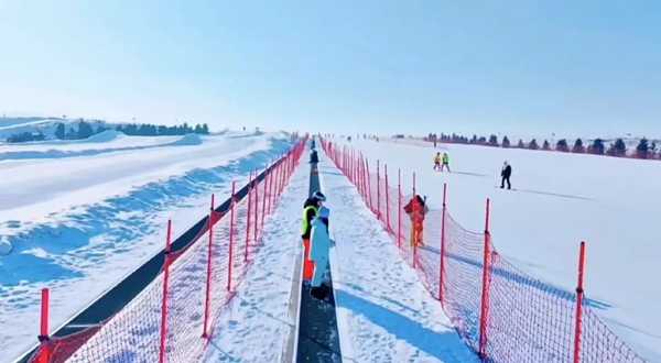 呼兰河口湿地冰雪世界城堡滑雪场