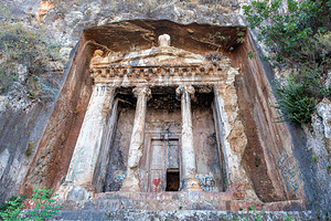 阿明塔斯岩石坟墓