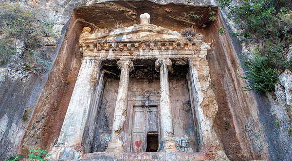 阿明塔斯岩石坟墓