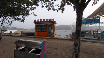 老虎滩海上空中滑索