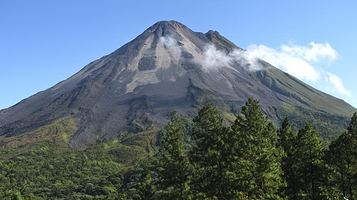 阿雷纳尔火山