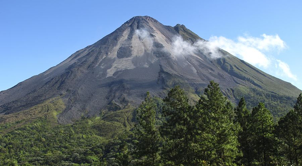 阿雷纳尔火山
