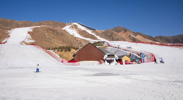 马鬃山滑雪场