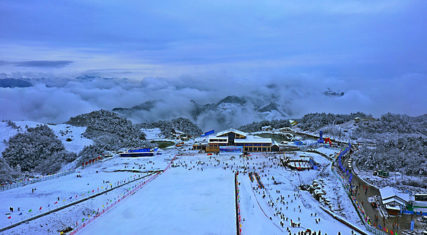 巴山罗盘顶滑雪场