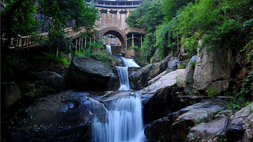 乐嬉谷雨林瀑布群