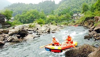 庐山冰川石大峡谷漂流