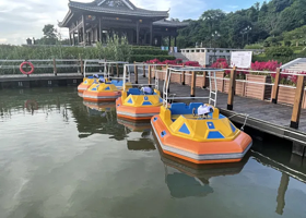 中山公园美蓝游乐船