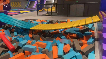 AP运动工场·蹦床公园