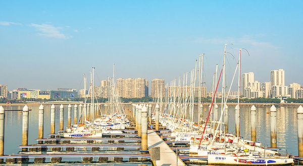 五缘湾游海帆船出海