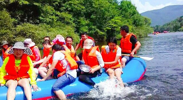 依兰巴兰河漂流