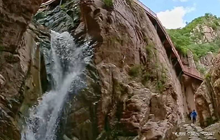 飞瀑峡