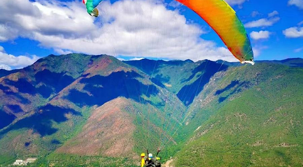 丽江玉龙雪山滑翔伞基地