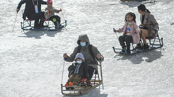 大同古城护城河游乐场