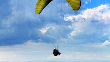 昆明极限滑翔伞飞行基地