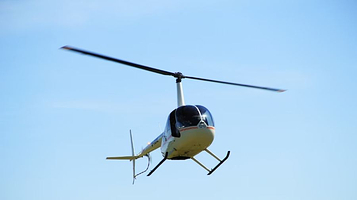 尧山大峡谷信马由缰直升机飞行基地