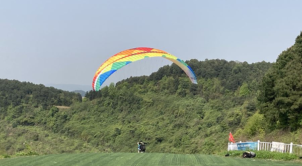 重庆巴南蓝调天境滑翔伞飞行基地