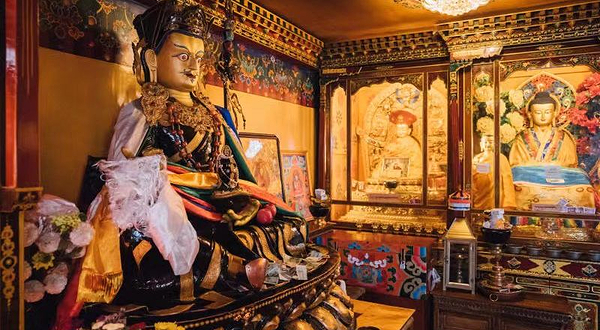 直贡噶举西方三怙主殿