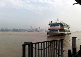 武昌江滩轮渡段