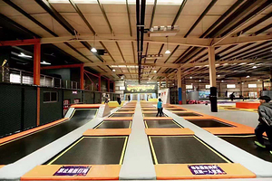 蹦时代蹦床主题公园(道清路店)