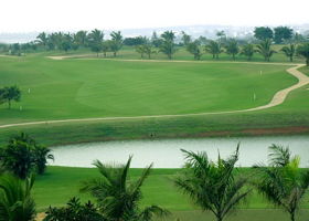 月亮湾高尔夫球场