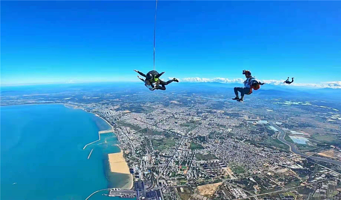 戎翼跳伞莱芜雪野湖基地