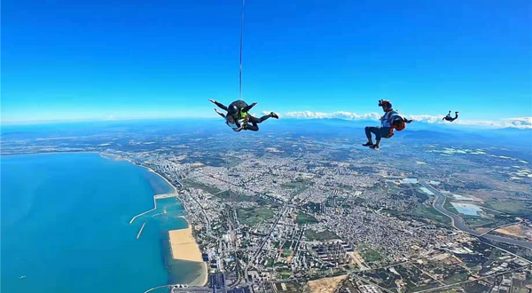 戎翼跳伞莱芜雪野湖基地