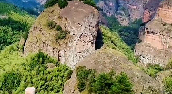 上尧铜钹山白花岩风景区